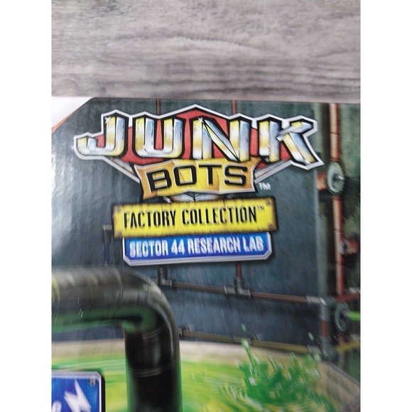 HEXBUG JUNKBOTS -NEW  Small Factory Collection  Habitat - Sector 44 Research Lab - Picture 8 of 16